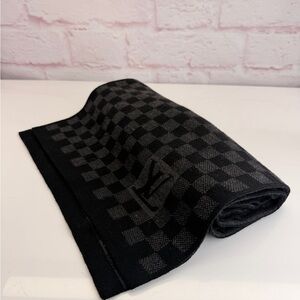 LOUIS VUITTON Black Petit Damier Wool Scarf